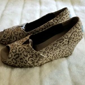 toms leopard print wedges